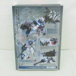 外箱の裏面。可動と武装の作例写真が並ぶ。