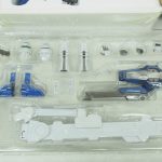 ブリスターのパーツ類。武装、交換用手、細かなパーツがそろっている。