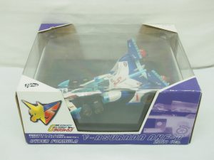 ν-アスラーダAKF-0の外箱正面。透明ケースに入った本体が確認できます。