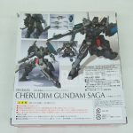 外箱の裏面。ポーズと武装の作例写真が並ぶ。