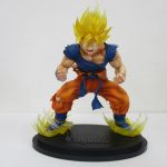 超像Artコレクション 孫悟空 スーパーサイヤ人Ver.2（クリアーヘアー版）の全身。台座に立つ姿勢である。