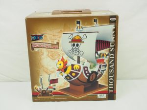 一番くじ サウザンド・サニー号賞の外箱正面。船のイラストと商品名が印刷されています。