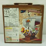 外箱の裏面。組み立て方の図と注意書きが印刷されています。