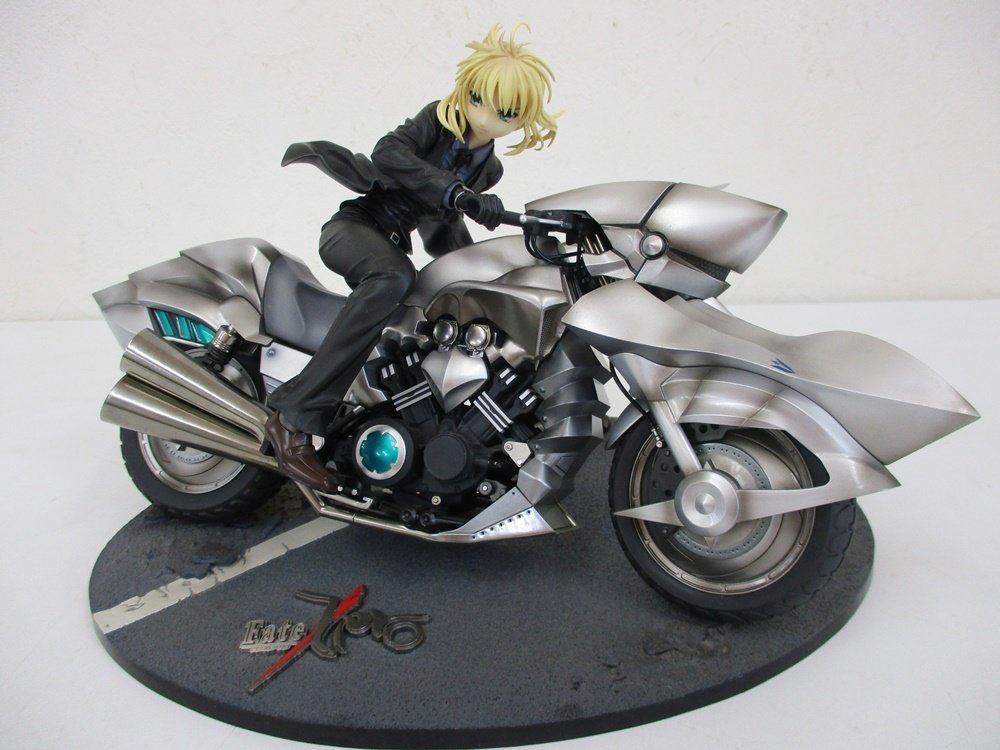 Fate/Zero セイバーとセイバー・モータード・キュイラッシェの完成品を正面から撮影。