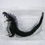 ブリスターに収まった本体の全身。背びれの造形が分かる。