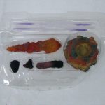 ブリスターのエフェクトパーツ。オレンジの熱線と爆発の造形が並ぶ。
