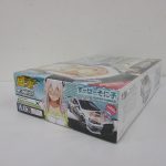 外箱の側面。シリーズ名と品番の記載がある。