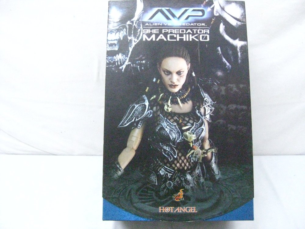 AVP シー・プレデター マチコ 1/6 フィギュアの外箱正面。本体の写真が入ります。