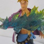 上半身と青緑の炎のパーツ。透明感のある造形が見える。