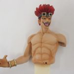 交換用の上半身パーツを単体で撮影。