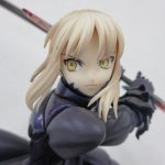 顔まわりを寄って撮影。金髪と黄色い瞳の塗装が確認できます。
