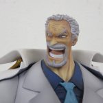 顔を寄って撮影。表情としわの造形が分かる。