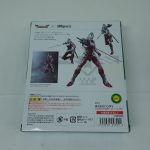 外箱の裏面。可動の作例写真と販売元の表記が並ぶ。