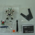 ブリスターに収まった本体と付属品、説明書。