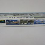 外箱の反対側の側面。シリーズの他の艦船の写真が並んでいます。