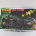バンダイ 銀河鉄道999 スリーナイン号 6両編成精密モデルの外箱正面です。