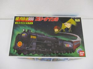 バンダイ 銀河鉄道999 スリーナイン号 6両編成精密モデルの外箱正面です。