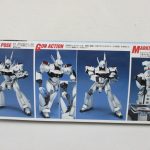 外箱の側面。ポーズを付けた完成見本の写真とマーキングの説明が載っています。