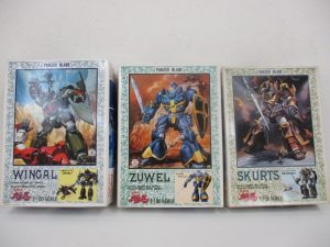 同じ出品の3箱を並べた正面。左の箱に WINGAL と 1/100 SCALE の印字があります。
