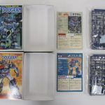 ダグラムの2箱を開けた状態。箱、解説カード、ランナーが入っています。