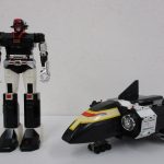 DX超合金 ビスマルクのロボットと戦闘母艦を並べて撮影。箱はありません。