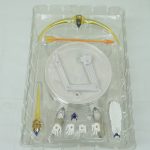 付属品の弓と矢、台座、手首パーツ。