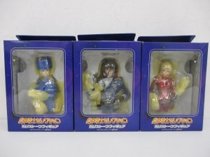 同じ出品の3箱を並べた正面。中央が本商品のヤングハーロックです。