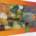 外箱を斜めから撮影。CHIP HAZARD と INCLUDES FIRING MISSILE LAUNCHER! の印字があります。