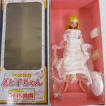 箱を開き、中身を並べて撮影。箱の表に えと子ちゃん 婚礼装束 Marmit の印字があります。