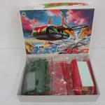 箱のふたと、中のランナー。ふたに 0テスター 4号 と BANDAI の印字があります。