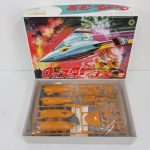 箱のふたと、中のランナー。ふたに 0テスター 3号 と BANDAI の印字があります。