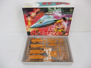 箱のふたと、中のランナー。ふたに 0テスター 3号 と BANDAI の印字があります。