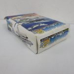 箱を斜めから撮影。箱に擦れと汚れがあります。