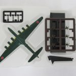 緑色に塗られた超重爆 富嶽の機体とプロペラのランナー。
