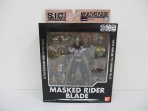 S.I.C.クラシックス2007 仮面ライダーブレイドのパッケージ正面。窓から本体と付属品が見えます。