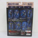 パッケージの裏面。いろいろなポーズの完成品写真が並んでいます。
