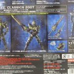 パッケージ裏面の下半分。キングフォームへの換装例と付属の武器が載っています。
