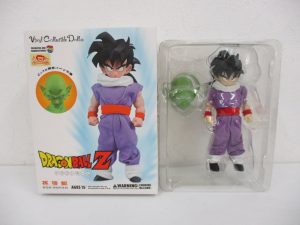 VCD ドラゴンボールZ 孫悟飯の箱と、ブリスターに入った本体を並べて撮影しています。