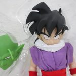 本体の上半身とピッコロの頭部パーツを撮影しています。
