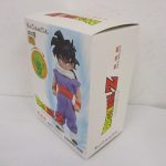 箱を斜めから撮影。側面にもドラゴンボールZのロゴがあります。