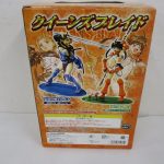 箱の背面。クイーンズブレイドのロゴと同シリーズ2点の写真が並びます。