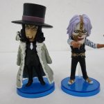 シルクハットのキャラクターと、仮面を付けたキャラクターの2体です。