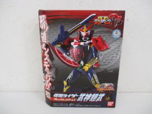 アームズチェンジシリーズ 仮面ライダー武神鎧武 ブラッドオレンジアームズの外箱正面です。