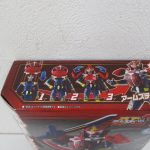 外箱の上面。アームズチェンジの手順が1から3の写真で説明されています。