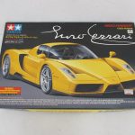 タミヤ 1/24 エンツォ フェラーリ イエローバージョンの外箱正面です。