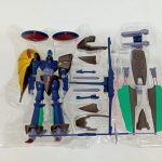 ブリスターに収まった本体と武器・パーツ類