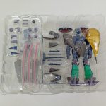 2つ目のブリスターに収まった本体と武器・エフェクトパーツ類