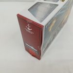 外箱を斜めから写した面。赤い側面にYAMATO 2202のロゴ