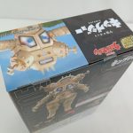 外箱を斜め上から写したところ。キングジョーの顔の写真とロゴ