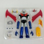 トレーに収まった本体とパーツを近くから写した写真